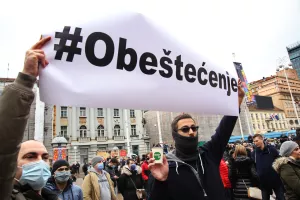 &#39;Zatvoreni&#39; poduzetnici prosvjeduju, među njima i oporbeni političari