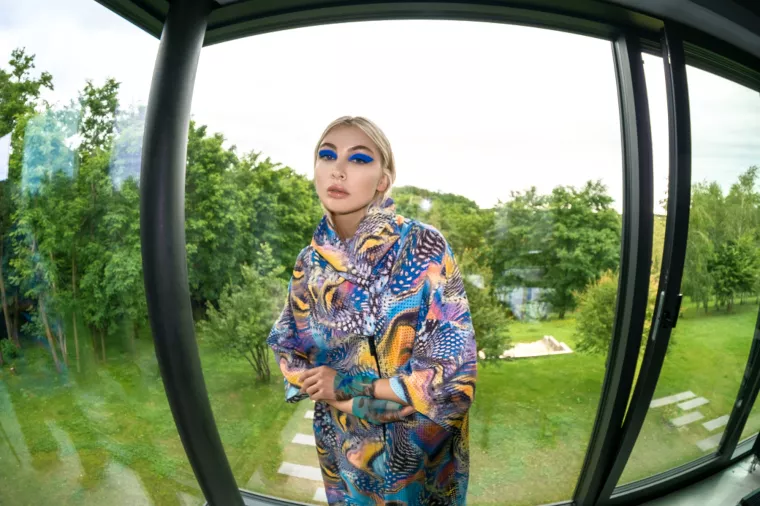 Usred šume održana prva virtualna revija modnog brenda Xenia Design