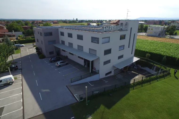 Emporium nudi poslovni objekt za prodaju ili najam