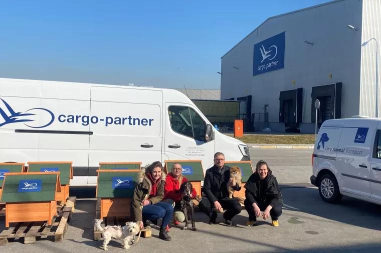 Udruga Merida i cargo-partner pomažu psima na potresom pogođenom području