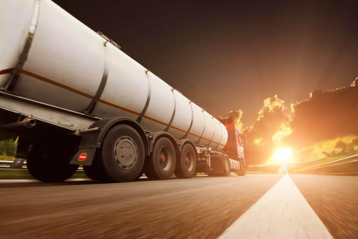 LUKOIL: Otvoreni natječaj za prijevoz naftnih derivata cisternama na benzinskim crpkama i veleprodajnim kupcima