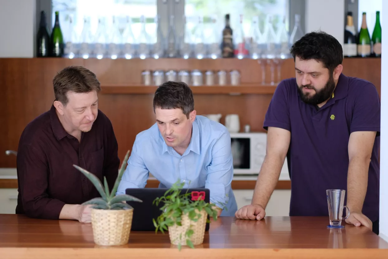 Agency04 nastavlja rasti, sada traže voditelja financija!