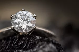 Luksuz u lockdownu: 300 tisuća dolara vrijedan dijamantni prsten prodao preko WhatsAppa