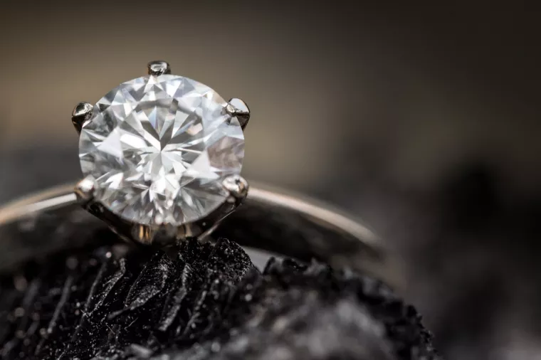 Luksuz u lockdownu: 300 tisuća dolara vrijedan dijamantni prsten prodao preko WhatsAppa