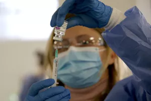 Europska komisija tužila Astra Zenecu, kompanija najavila da će se snažno braniti