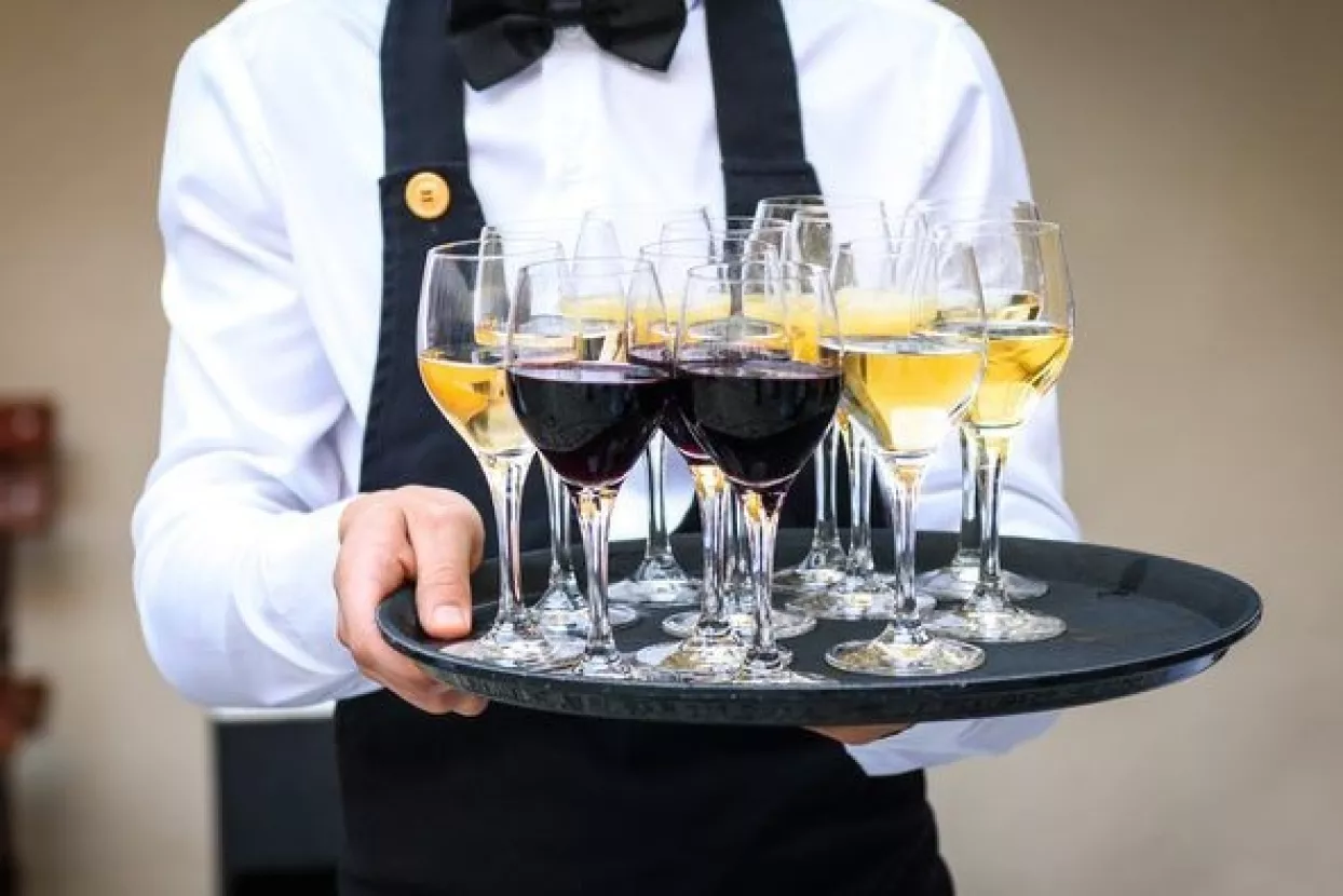 Problemi pred sezonu - Mnogi konobari napustili su ugostiteljstvo i postali građevinci