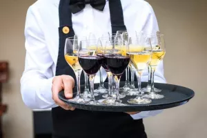 Problemi pred sezonu - Mnogi konobari napustili su ugostiteljstvo i postali građevinci