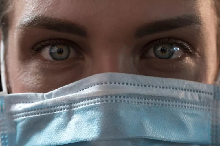 Žene su u pandemiji izgubile 800 milijardi dolara prihoda