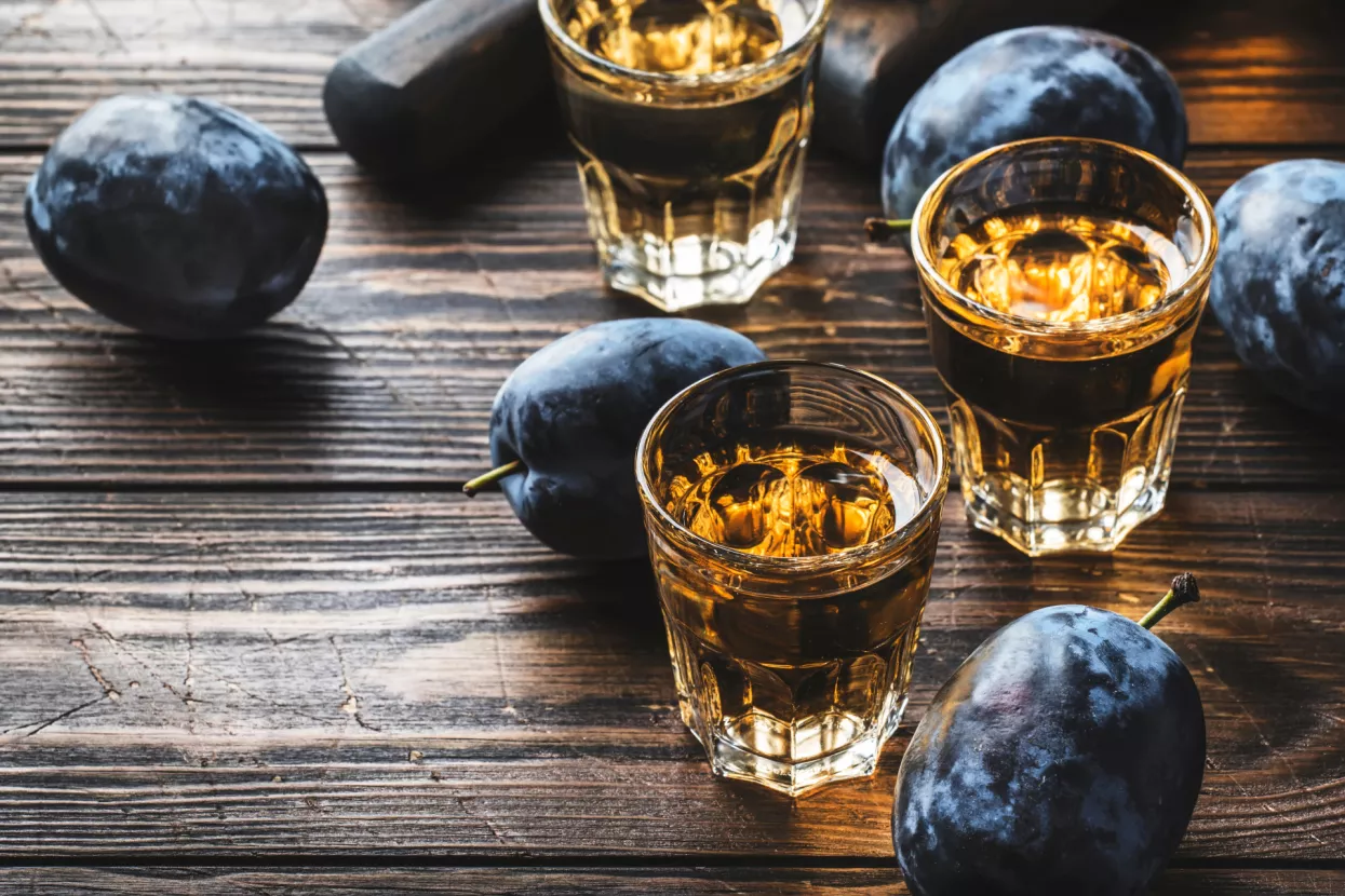 Basist benda Faith No More predstavio novu šljivovicu svog brenda Yebiga - Belu