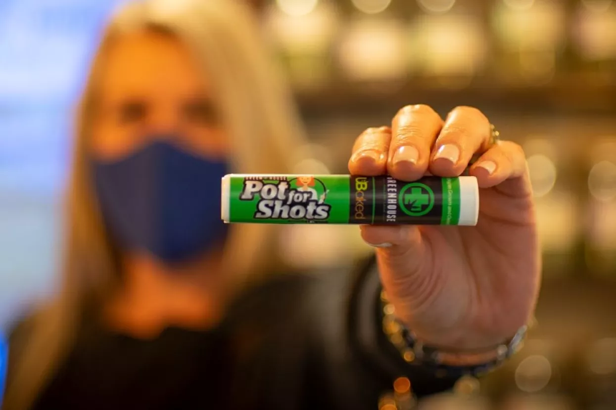 Nagrade za cijepljene: Od trave i piva do hamburgera, &scaron;tednih obveznica i dobitaka na lutriji