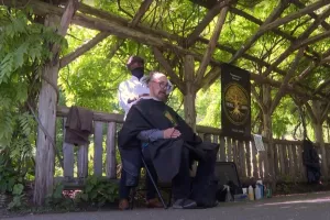 [VIDEO] Zbog pandemije postao najpoznatiji brijač u New Yorku (i šire)