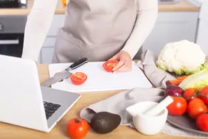 Tri faze kuhanja tijekom pandemije: panika, nostalgija i burn-out