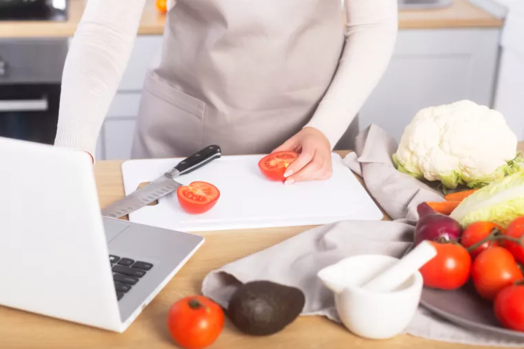 Tri faze kuhanja tijekom pandemije: panika, nostalgija i burn-out