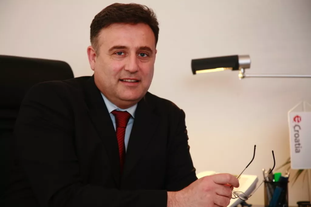 Iduće turističke sezone u Splitu se sprema zelena atrakcija - katamaran na vodik