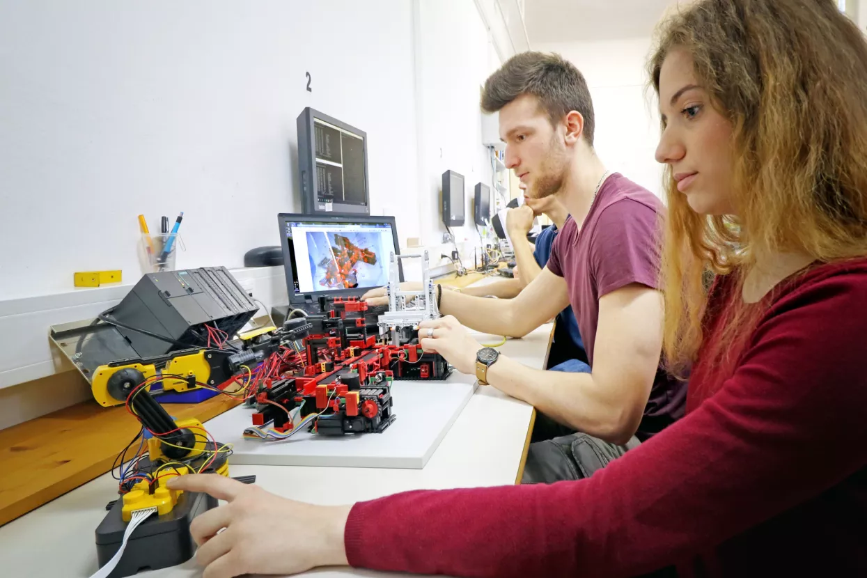 Nepoznato, a traženo zanimanje donosi skup znanja s tehničkog područja