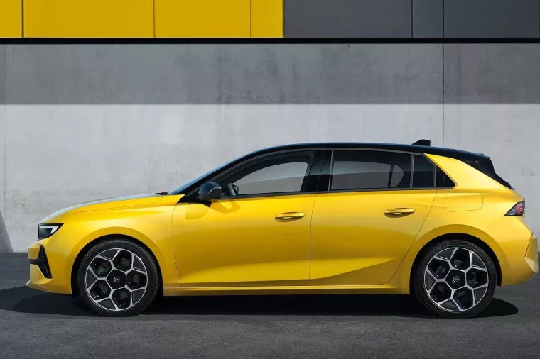 Ukt &scaron;estoj generaciji kompanog 'hatchbacka' pojavili su se i hibridi