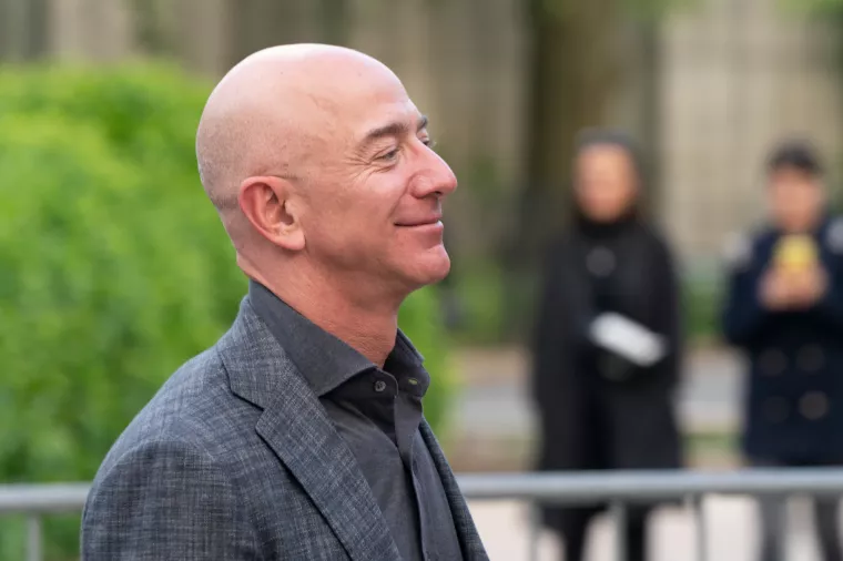 Jeff Bezos na letu u svemir nosio kultni sat astronauta - Omega Speedmaster