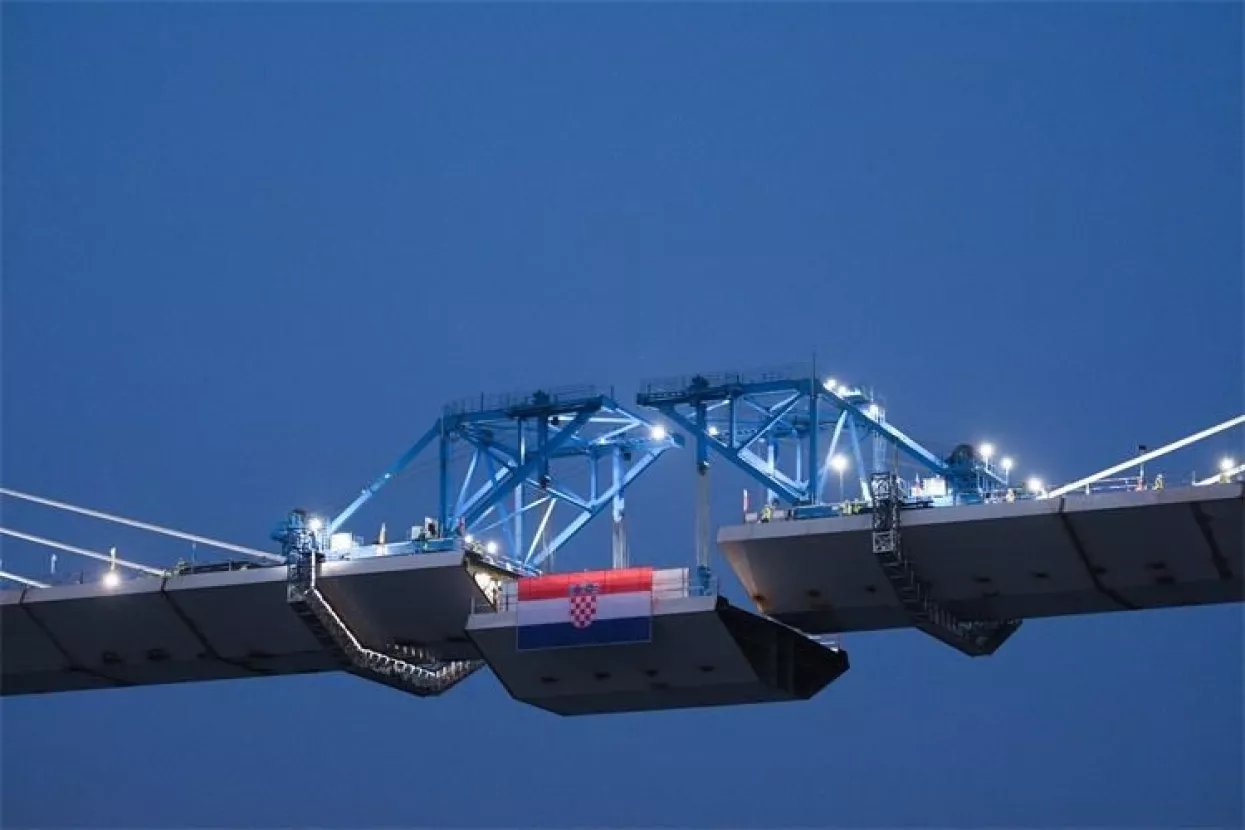 Spojen Pelješki most