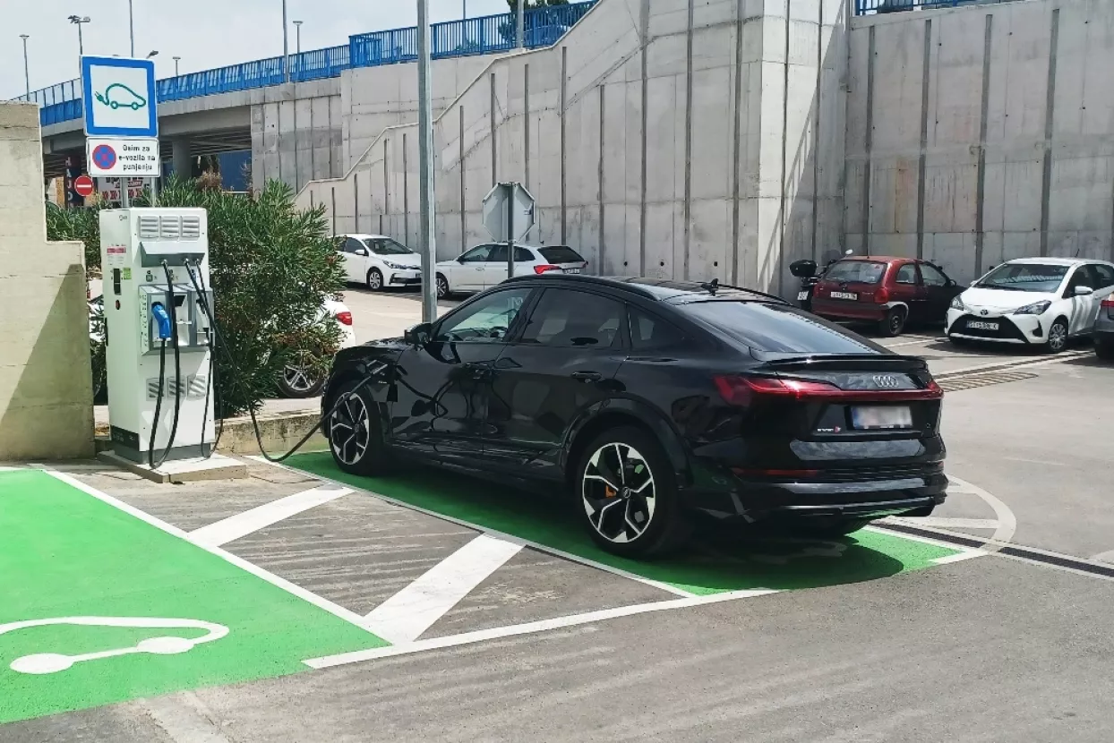 Hrvatski Telekom i trgovački lanac Tommy otvaraju mrežu brzih e-punionica