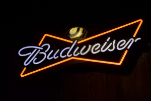 Budweiser je ponosno uskočio u NFT vlak te nije jedino veliko ime koje je to učinilo prošli tjedan