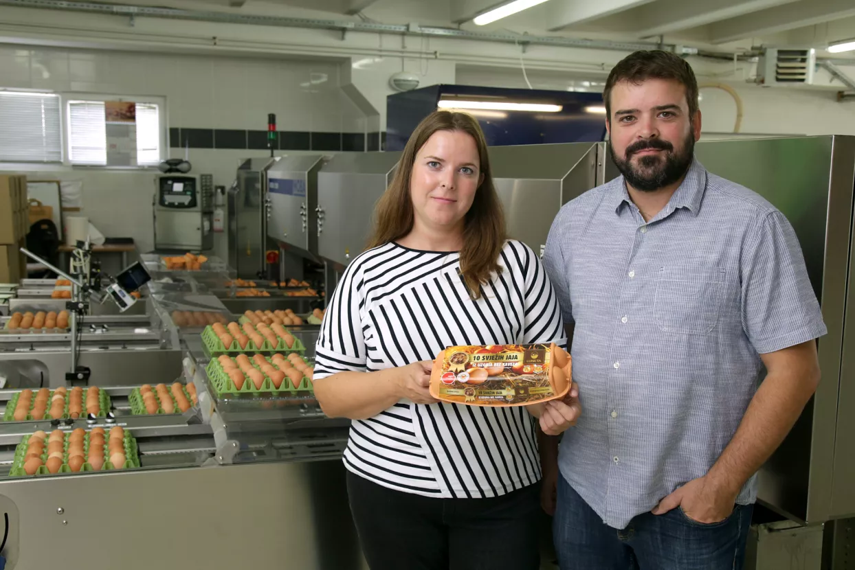 Dražen Čurila: Da ne bi morao uvoziti nesilice, uzgaja ih sestra