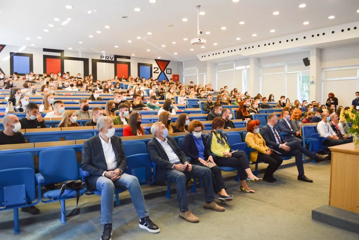 Obilježen Dan brucoša i početak orijentacijskog tjedna na EFOS-u