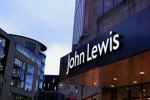 John Lewis povukao reklamu s dječakom u haljini, ali, navodno, ne zbog kritika