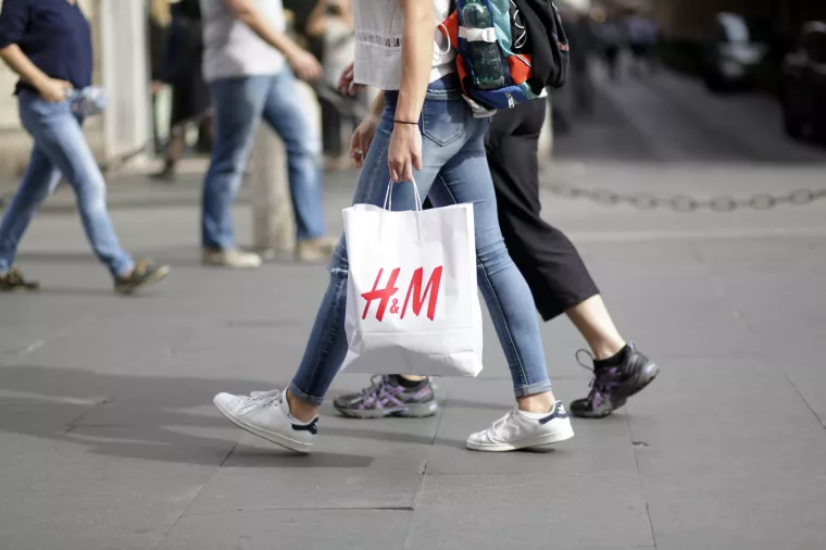 H&amp;M isprobava novi koncept trgovina u Amsterdamu sa krojačicama i odjelom za iznajmljivanje odjeće