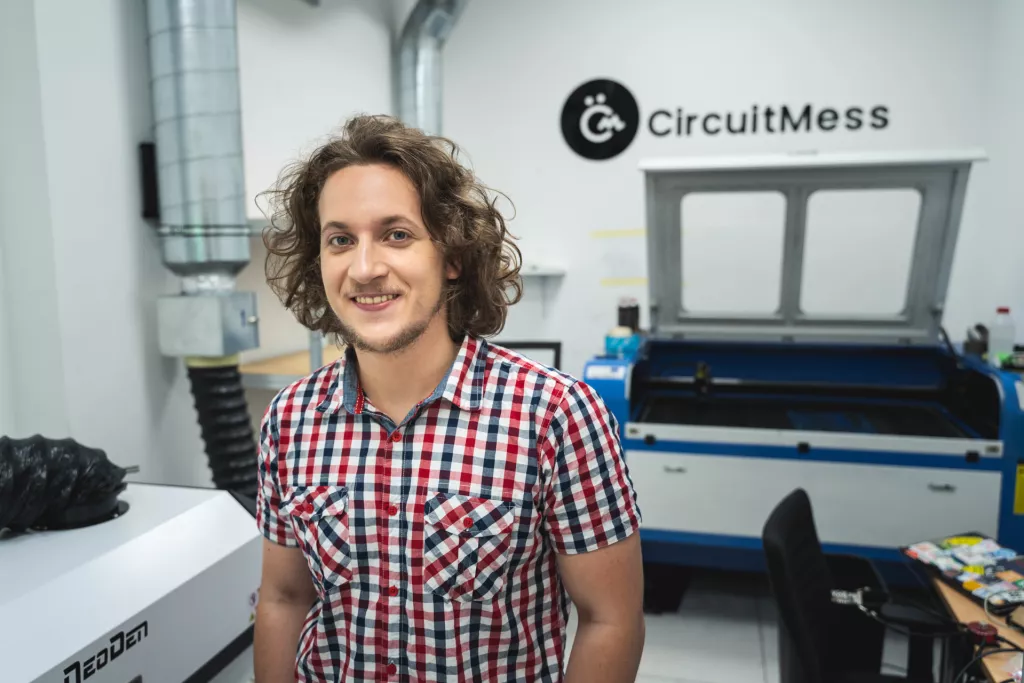 Podržimo akciju UBIK-a i CircuitMessa: Svakom nezbrinutom djetetu darujmo STEM robota za Božić