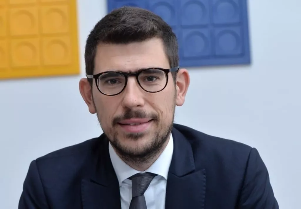 Podržimo akciju UBIK-a i CircuitMessa: Svakom nezbrinutom djetetu darujmo STEM robota za Božić