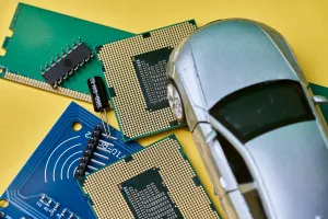 Nestašica čipova mučit će automobilsku industriju i u 2022.