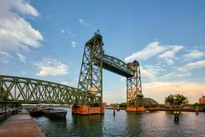 Zbog Bezosove mega-jahte Rotterdam će razmontirati povijesni most