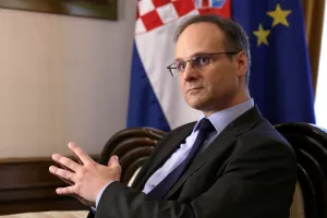 Frka bez razloga zbog 96 kvadrata: Kako je čudnovati kljunaš hrvatske politike otkrio državnu svinjariju