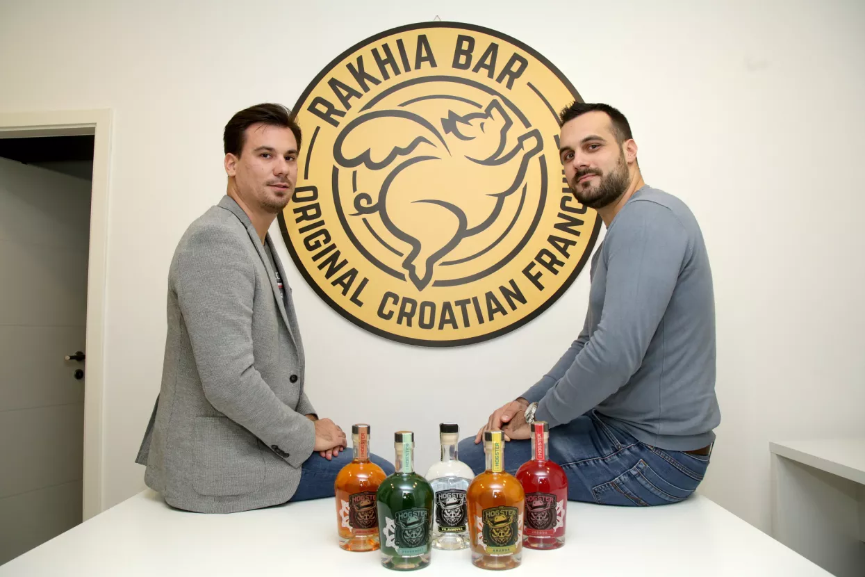 [Poslovni putopis] Fran&scaron;iza riječkog Rakhia bara začetak je imala &ndash; jo&scaron; u &scaron;kolskim klupama