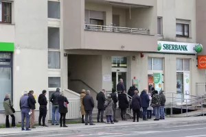 Ljudi od jutros dižu novac u Sberbanci, HAOD kaže da nema razloga za paniku, depoziti su osigurani