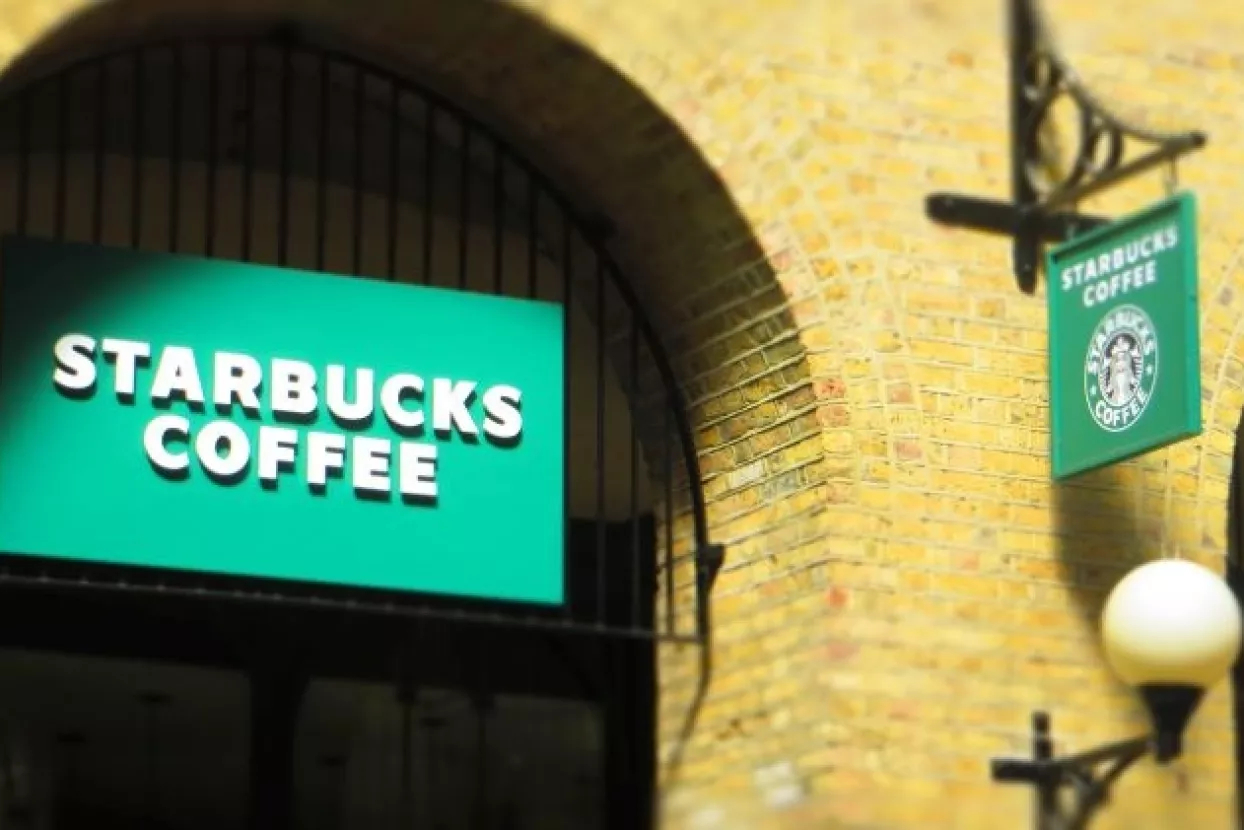 U Starbucksove restorane uskoro na kavu i punjenje električnih vozila