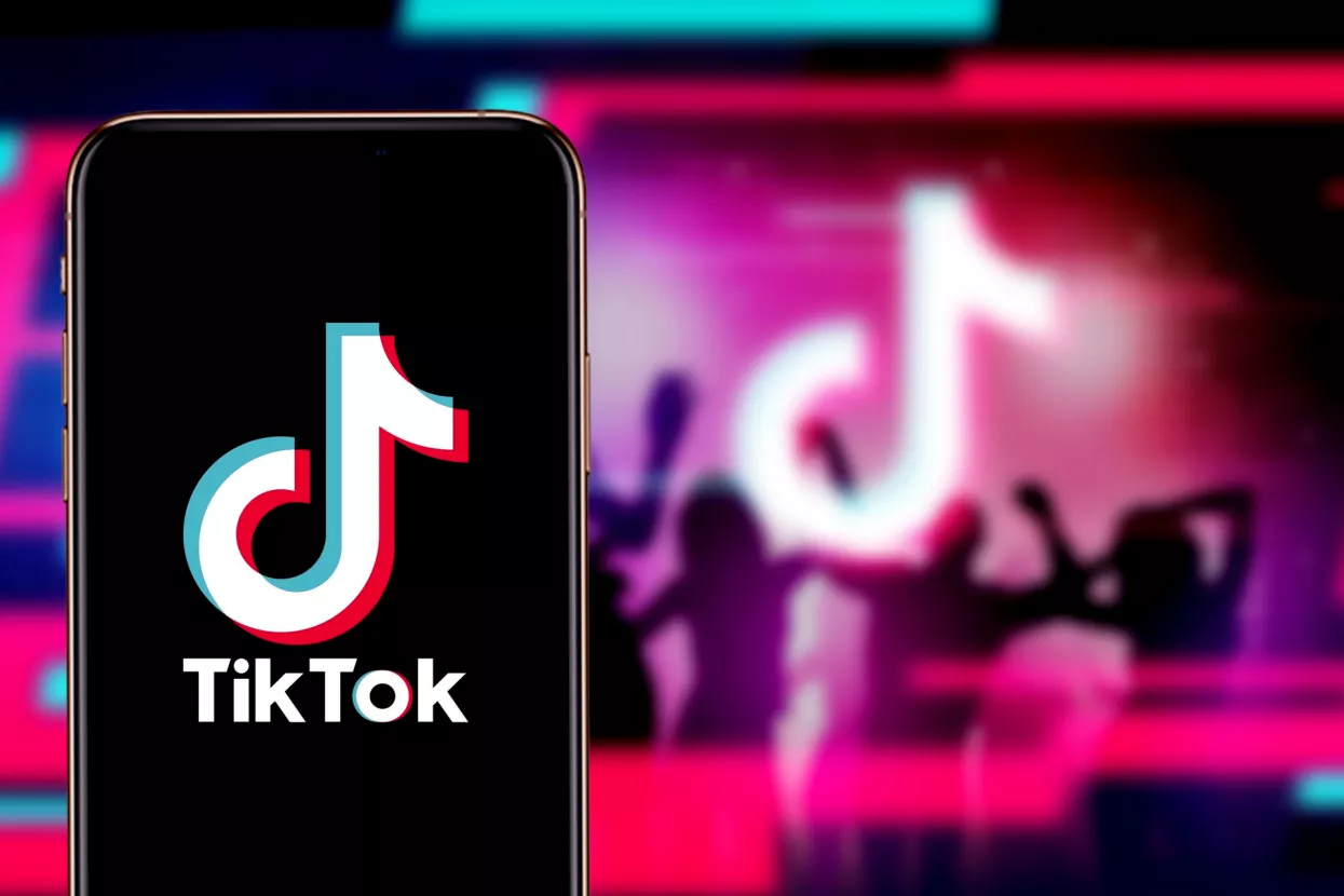 Vodič kroz bizarne i super-popularne TikTok modne trendove