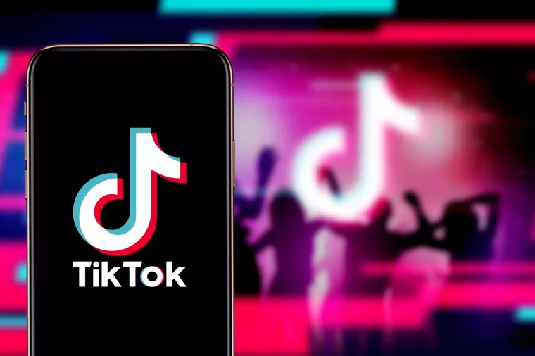 Vodič kroz bizarne i super-popularne TikTok modne trendove