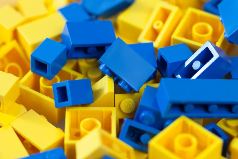 Prikupljeno 145 tisuća dolara od prodaje LEGO Zelenskog i Molotovljevih koktela