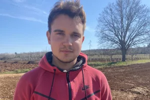 Mladi dalmatinski poljoprivrednik Ivan Majica planira ulagati u mehanizaciju jer je radna snaga &#39;skupa, a neučinkovita&#39;