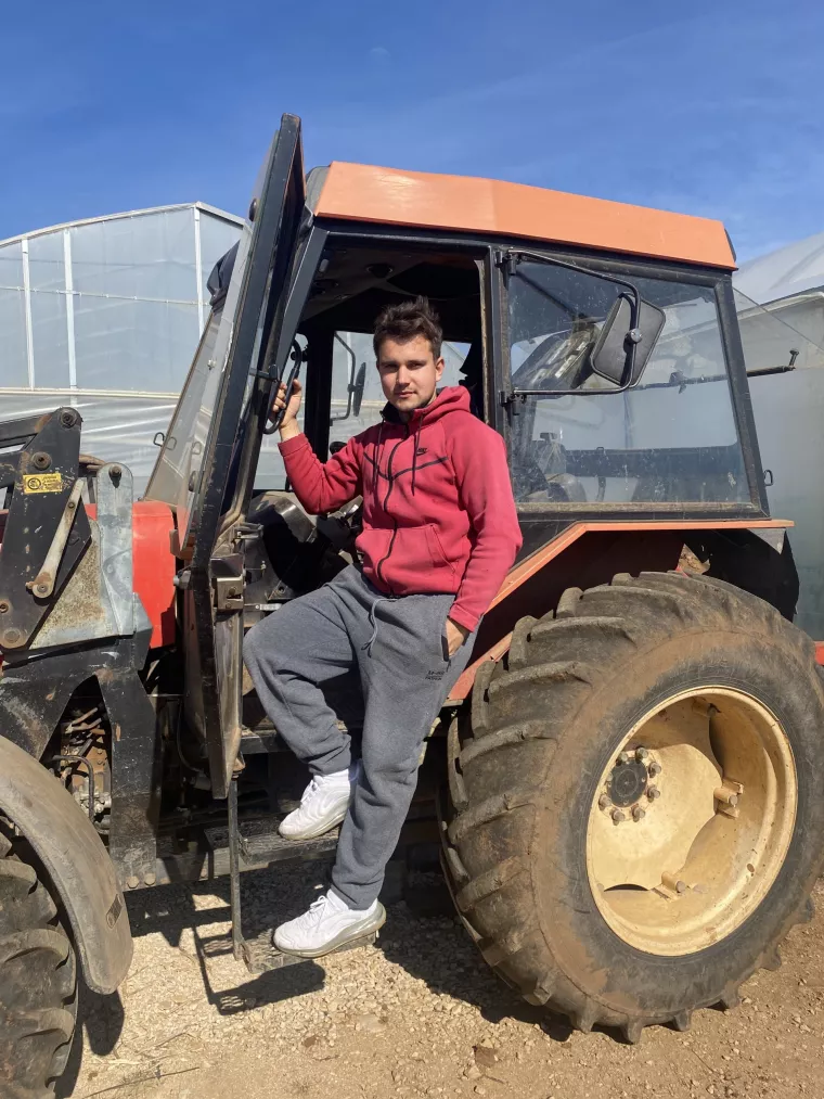 Mladi dalmatinski poljoprivrednik Ivan Majica planira ulagati u mehanizaciju jer je radna snaga &#39;skupa, a neučinkovita&#39;