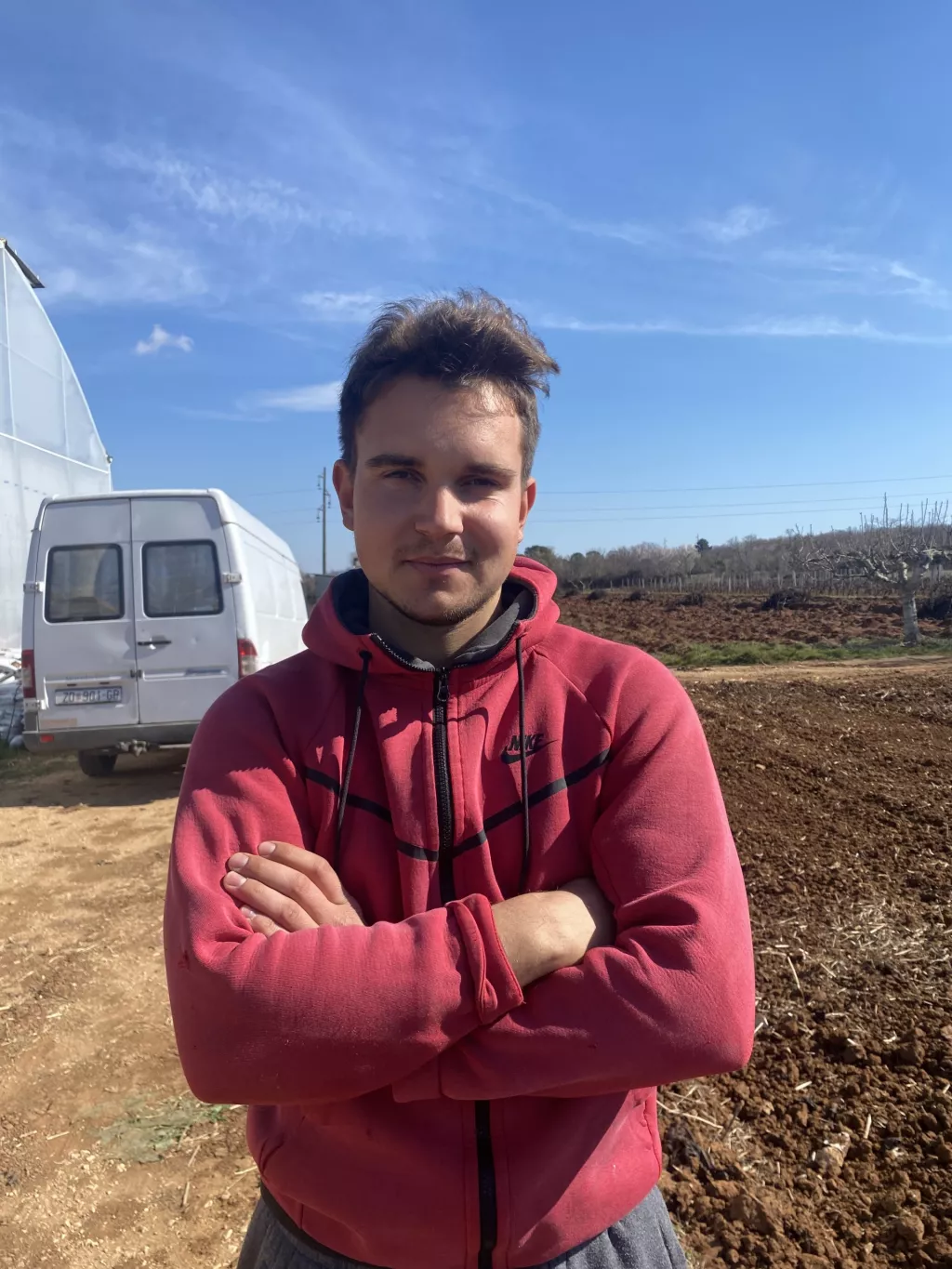 Mladi dalmatinski poljoprivrednik Ivan Majica planira ulagati u mehanizaciju jer je radna snaga &#39;skupa, a neučinkovita&#39;