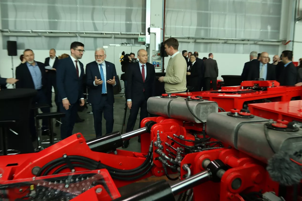 Predstavljena električna robotska flota za podzemno rudarenje domaće tvrtke DOK-ING