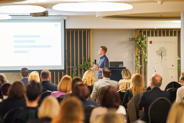 Mladi se sve manje zapošljavaju u struci, sve ih više nakon studija odlazi van