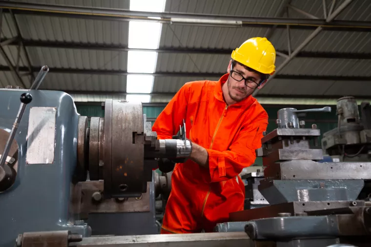 Doprinosi za plaću: I dalje na snazi mjera oslobođenja od doprinosa za prvo zaposlenje mladih