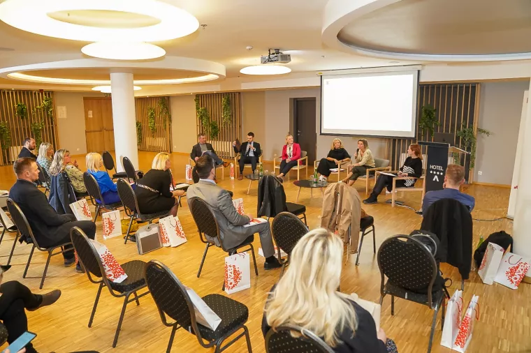 Mladi se sve manje zapošljavaju u struci, sve ih više nakon studija odlazi van