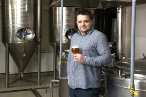 [Poslovna scena] Novinar kuha grofovsko i carsko pivo u zgradi stare pakračke pošte