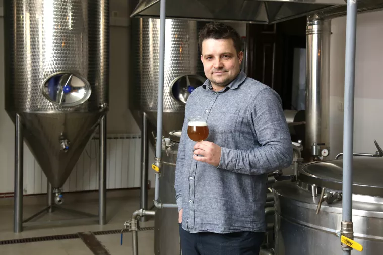 [Poslovna scena] Novinar kuha grofovsko i carsko pivo u zgradi stare pakračke po&scaron;te