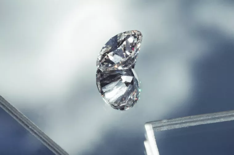 Dodana vrijednost štetnih emisija: Uhvaćeni ugljikov dioksid u posebnim se reaktorima pretvara u dijamante