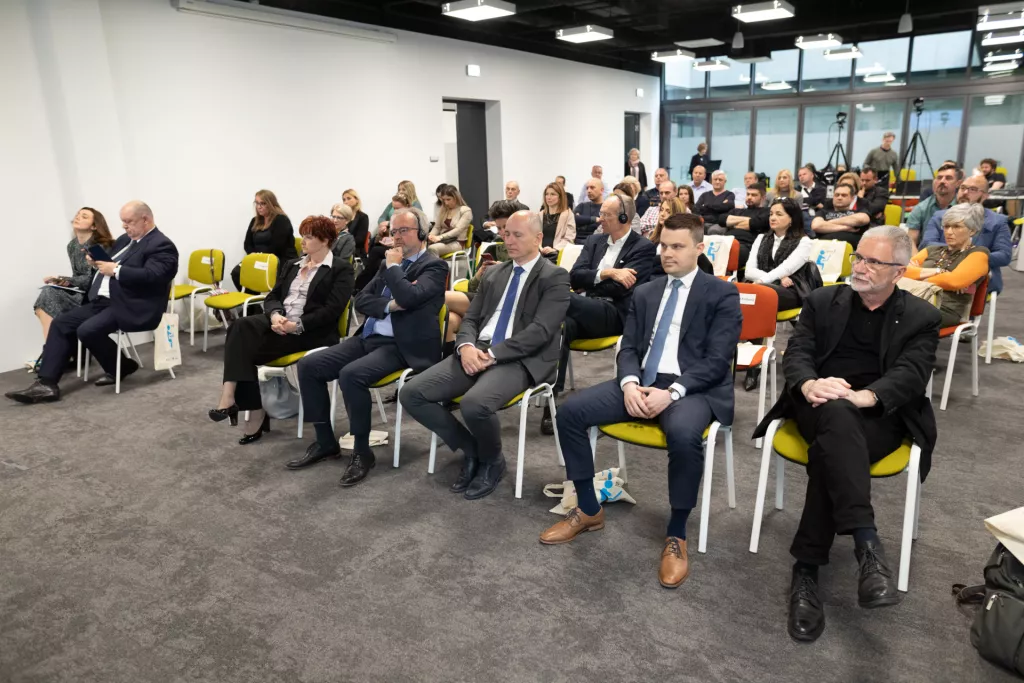 Poslodavci i sindikati: Uvesti institut rada na daljinu